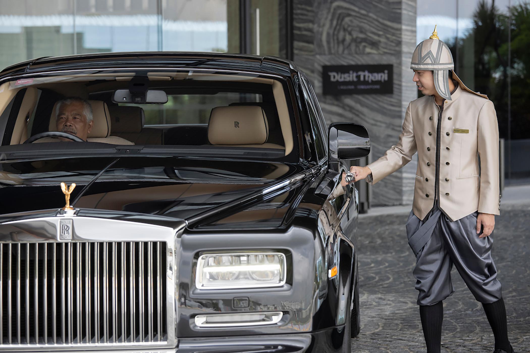 Dusit Thani Laguna سنغافورة المظهر الخارجي الصورة A Rolls-Royce Phantom at Taj Mahal Palace, Mumbai
