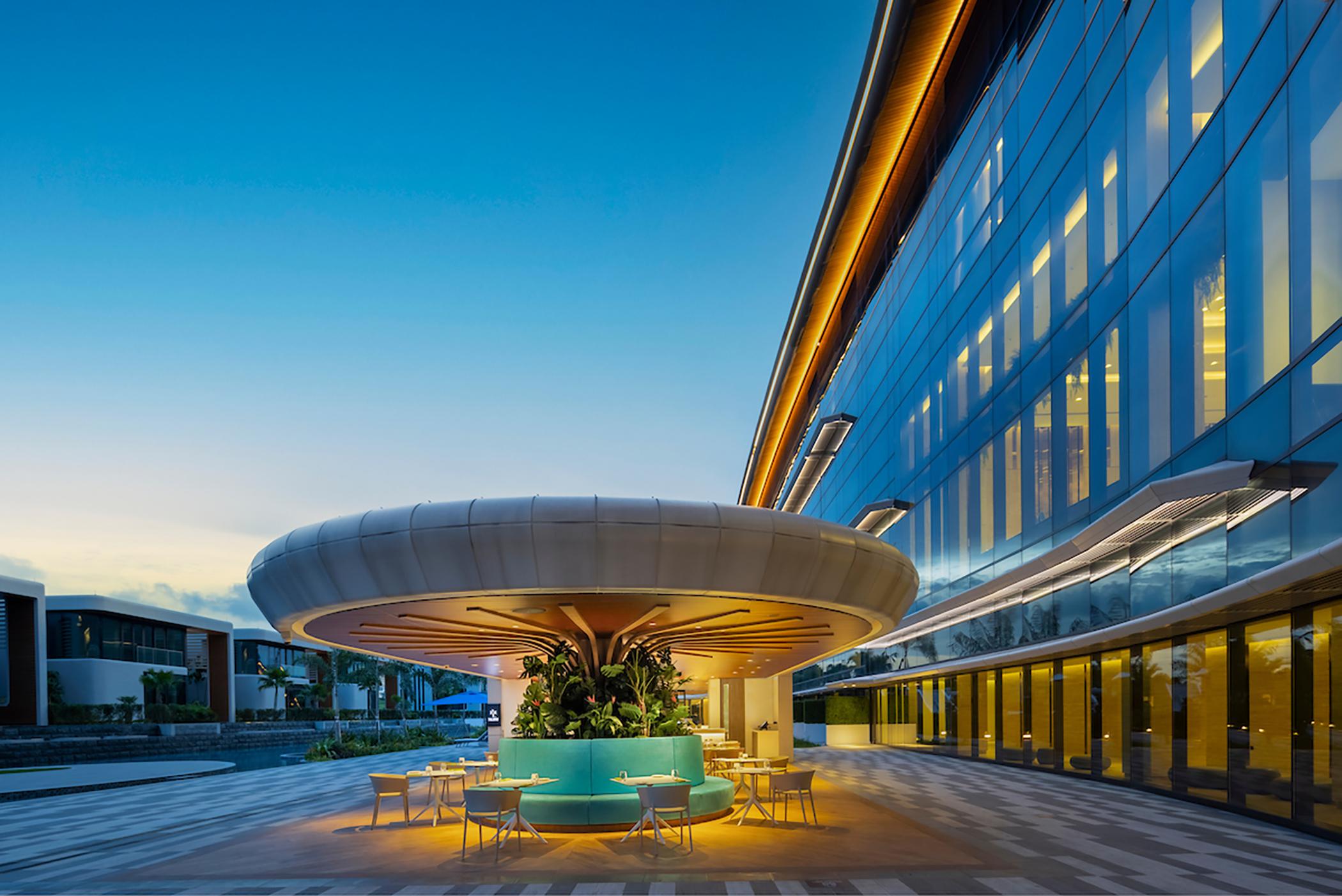 Dusit Thani Laguna سنغافورة المظهر الخارجي الصورة The "Tree" at the heart of the campus