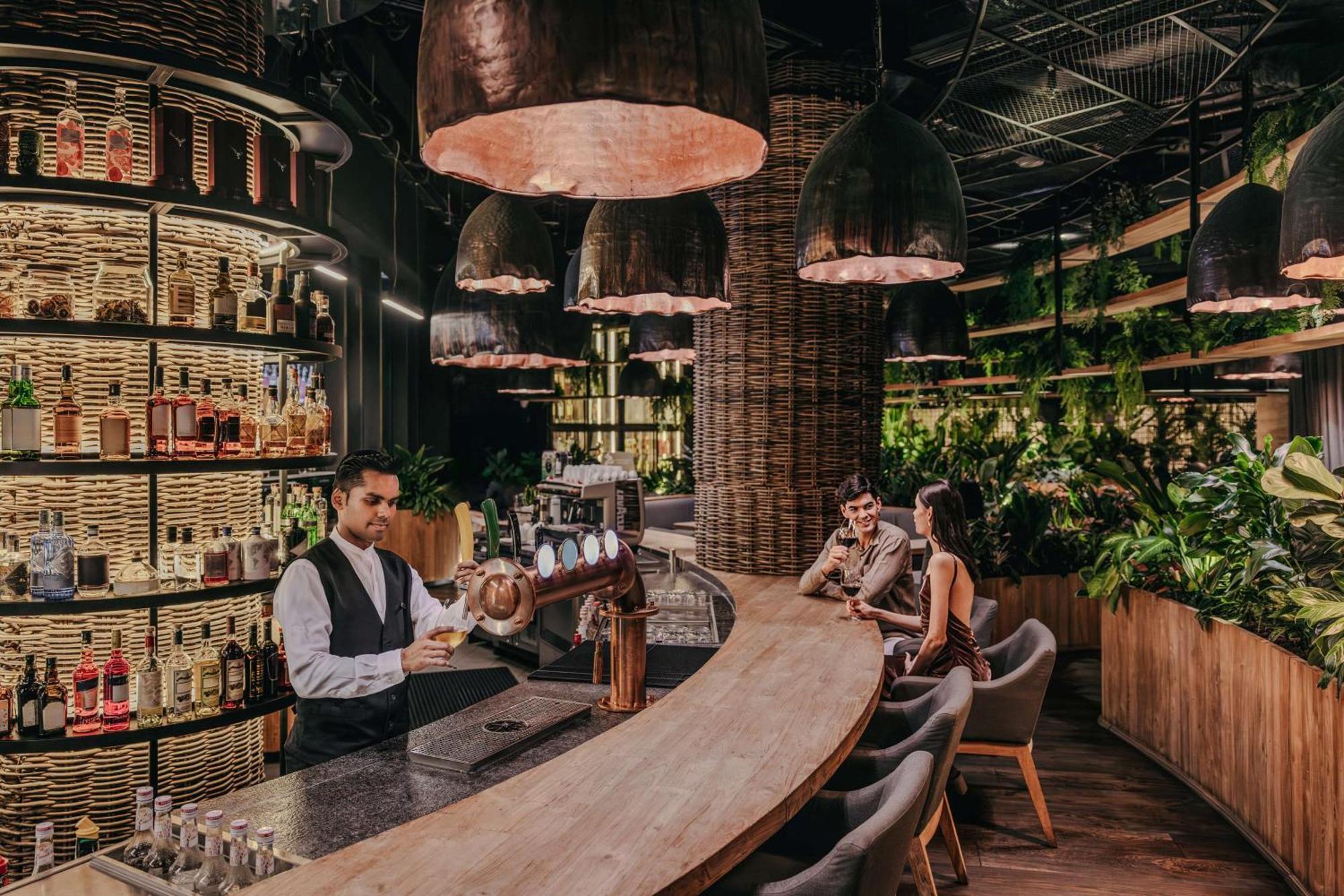 Dusit Thani Laguna سنغافورة المظهر الخارجي الصورة The interior of a typical Starbucks Reserve store